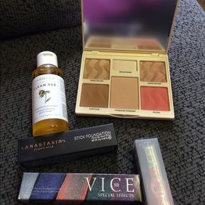 Make up huda urban decay cover fx Anastasia